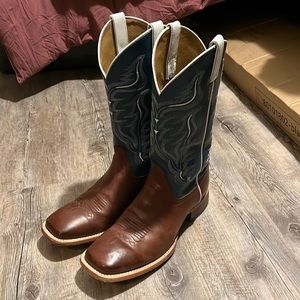 Great pair of boots worn one time to a wedding!.